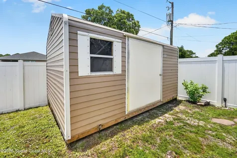 2020 Thisbe Avenue SE Palm Bay FL 32909