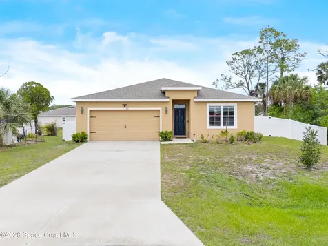 104 Carmelite Avenue NW Palm Bay FL 32907