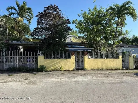 1772 NW 19th Street Miami FL 33125