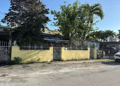 1772 NW 19th Street Miami FL 33125