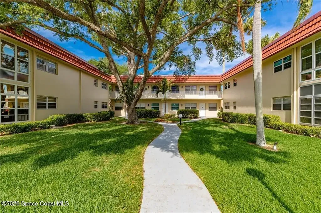 17 Vista Palm Lane Vero Beach FL 32962