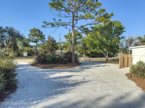 4160 Hidden Lakes Drive Mims FL 32754