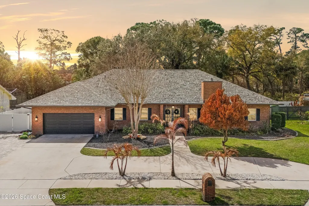 572 Lake Ashley Circle Melbourne FL 32904