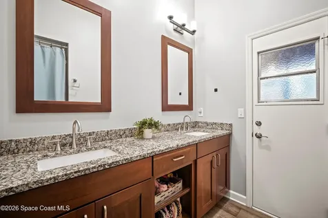 572 Lake Ashley Circle Melbourne FL 32904