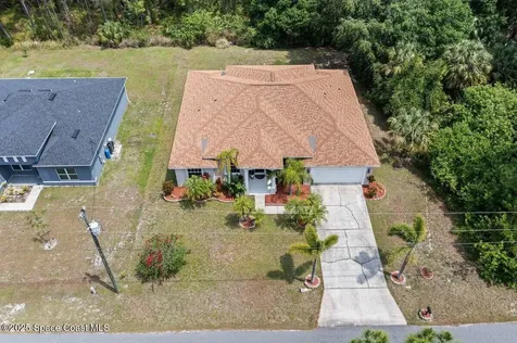 471 Hallmark Street SE Palm Bay FL 32909