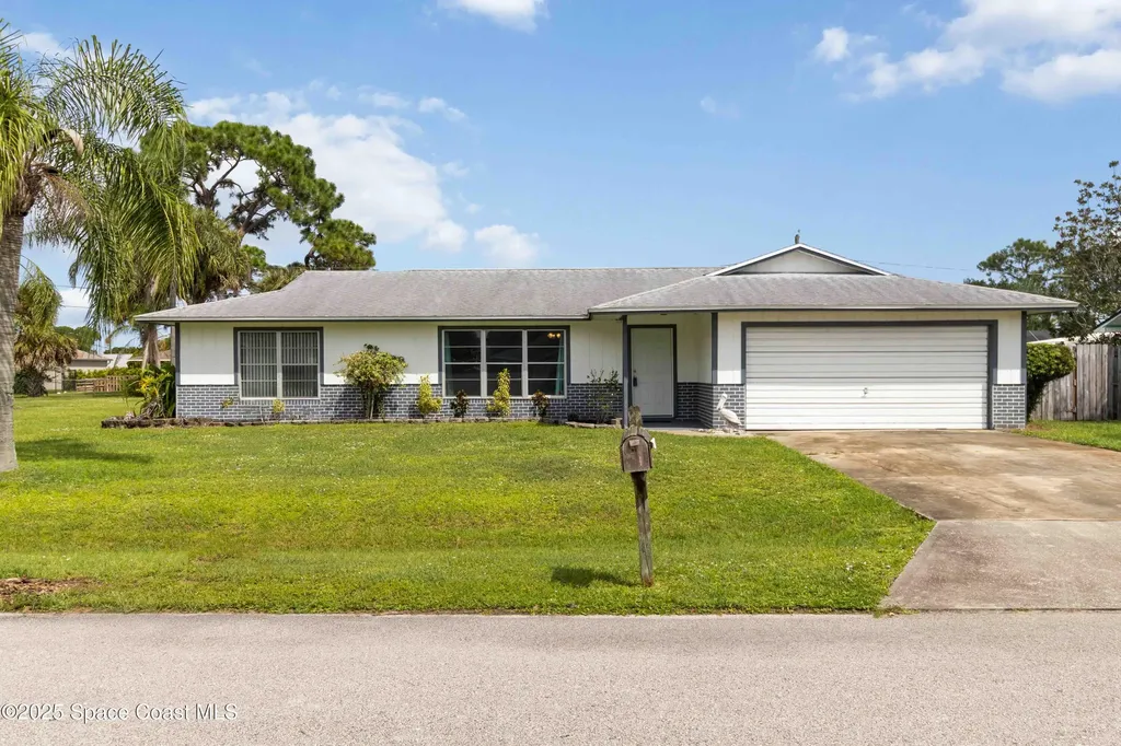 627 Binney Street NE Palm Bay FL 32907