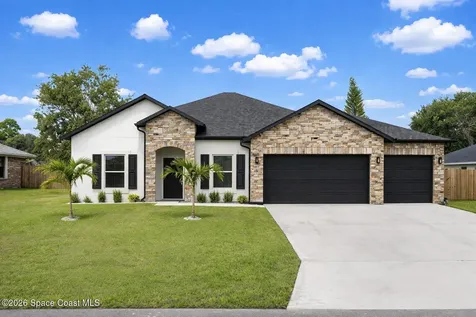 189 Tudor Road SW Palm Bay FL 32908