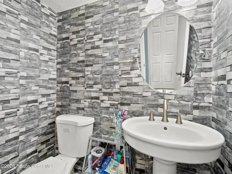 1413 Manor Drive NE Palm Bay FL 32905