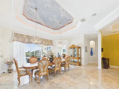 1360 S Village Square Vero Beach FL 32966