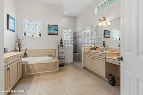 1360 S Village Square Vero Beach FL 32966