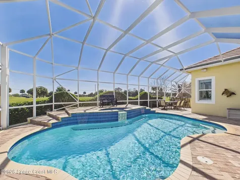 1360 S Village Square Vero Beach FL 32966