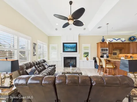 1360 S Village Square Vero Beach FL 32966
