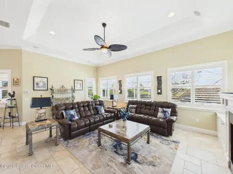 1360 S Village Square Vero Beach FL 32966