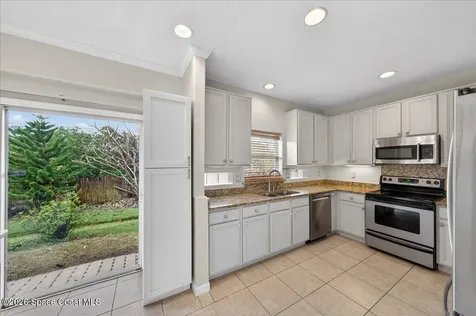 914 Sierra Place NE Palm Bay FL 32907