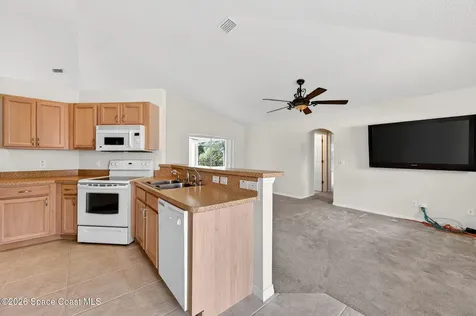 587 Dixon Road NW Palm Bay FL 32907