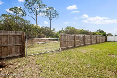 823 Lamplighter Drive NW Palm Bay FL 32907