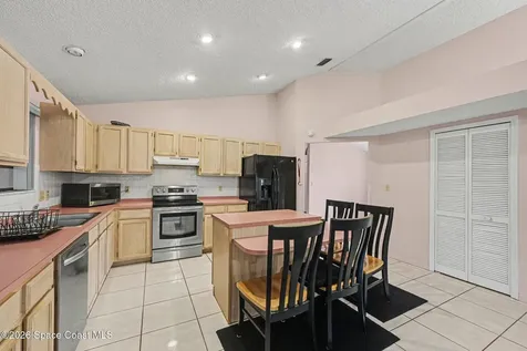 936 Hattaras Terrace SE Palm Bay FL 32909