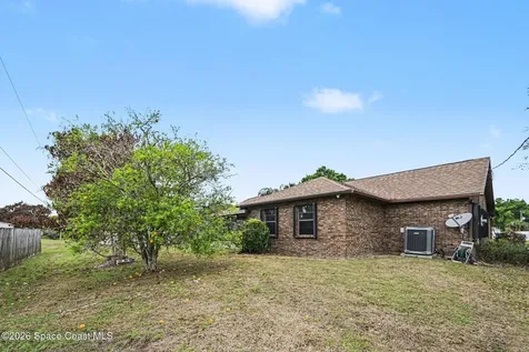 936 Hattaras Terrace SE Palm Bay FL 32909