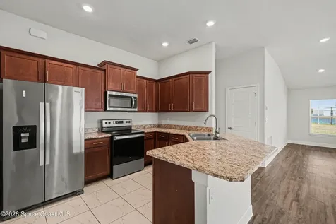 2542 Pinwherry Street NW Palm Bay FL 32907