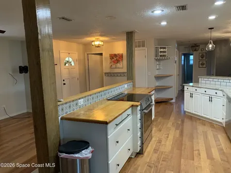 920 Briarwood Boulevard NE Palm Bay FL 32905
