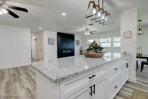 872 Sadnet Circle NE Palm Bay FL 32905
