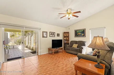 938 Commerce Road SE Palm Bay FL 32909