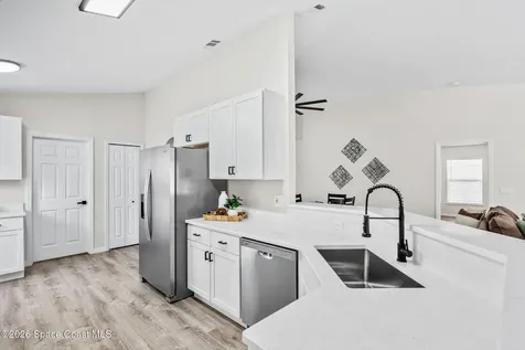 1763 Vista Lake Circle Melbourne FL 32904