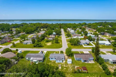 405 Lakeview Avenue Titusville FL 32796