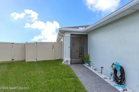 1995 Diablo Circle SW Palm Bay FL 32908