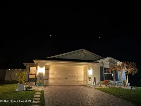 1995 Diablo Circle SW Palm Bay FL 32908