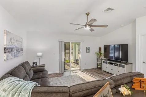 1995 Diablo Circle SW Palm Bay FL 32908