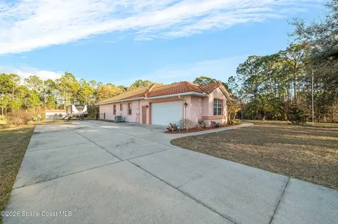 5025 Fawn Lake Boulevard Mims FL 32754