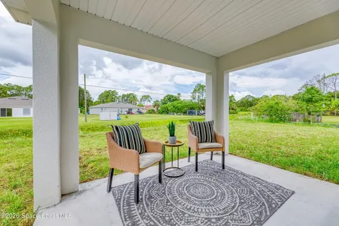1085 Tahiti Avenue SE Palm Bay FL 32909