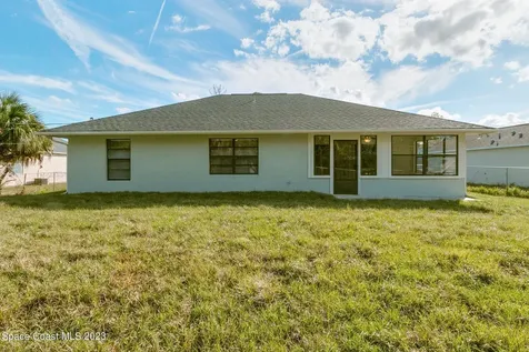 1847 Parrsboro Street NW Palm Bay FL 32907