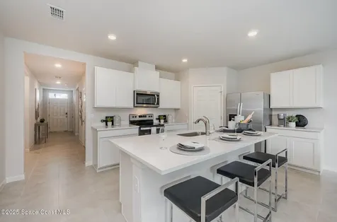 515 Fitzsimmons Street SW Palm Bay FL 32908