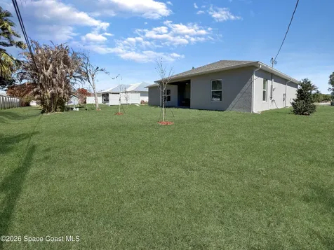418 Easy Street Sebastian FL 32958