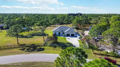 6920 Hacienda Drive Grant FL 32949