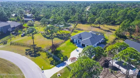 6920 Hacienda Drive Grant FL 32949