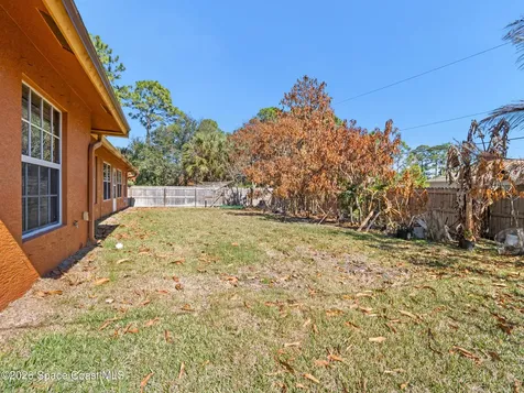 882 Palo Alto Street SE Palm Bay FL 32909
