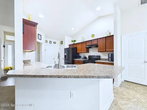 490 Tuloma Avenue SW Palm Bay FL 32908