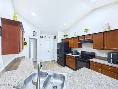 490 Tuloma Avenue SW Palm Bay FL 32908