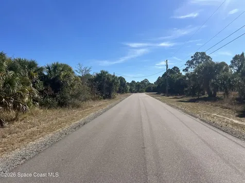 541 La Goy Street SW Palm Bay FL 32908