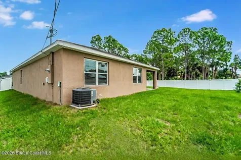 458 Haleybury Street SW Palm Bay FL 32908