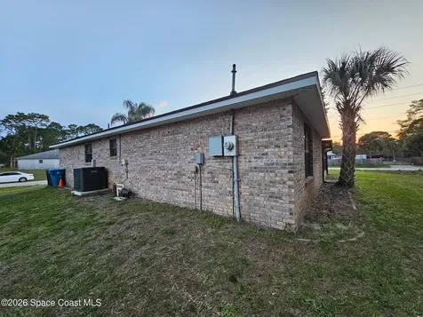647 Bryant Road SW Palm Bay FL 32908