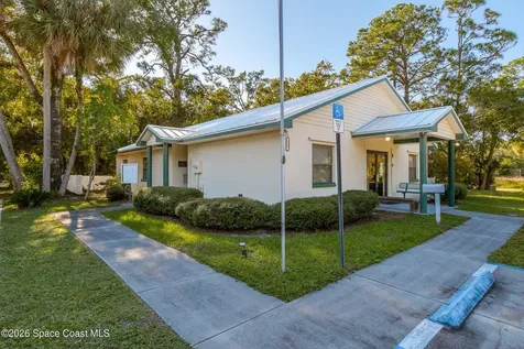 693 W Pine Road Melbourne Village FL 32904
