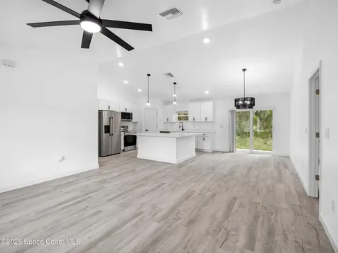 2829 Warren Street Mims FL 32754