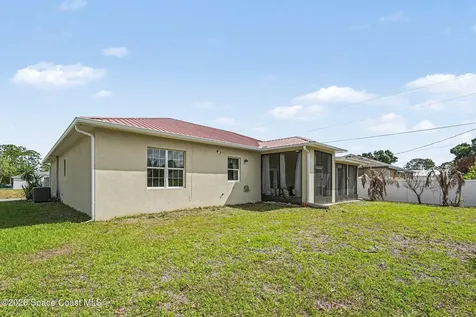 700 Cleaves Street SE Palm Bay FL 32909
