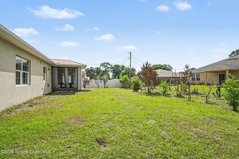 700 Cleaves Street SE Palm Bay FL 32909