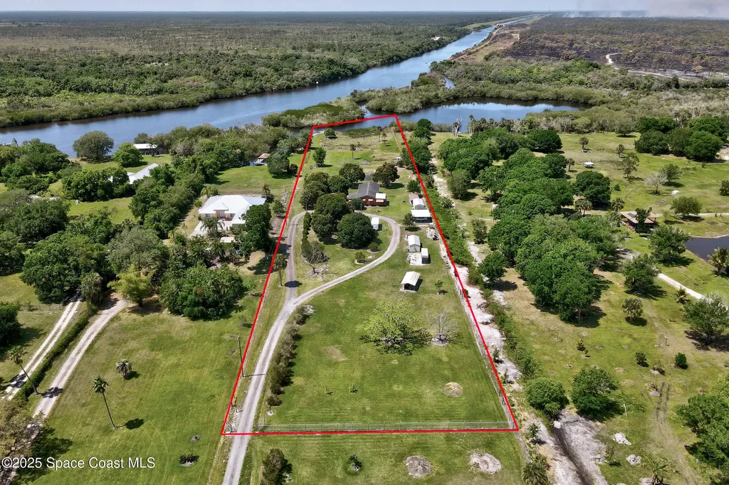 9556 Fleming Grant Road Micco FL 32976