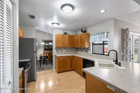 211 Seahorse Circle SE Palm Bay FL 32909